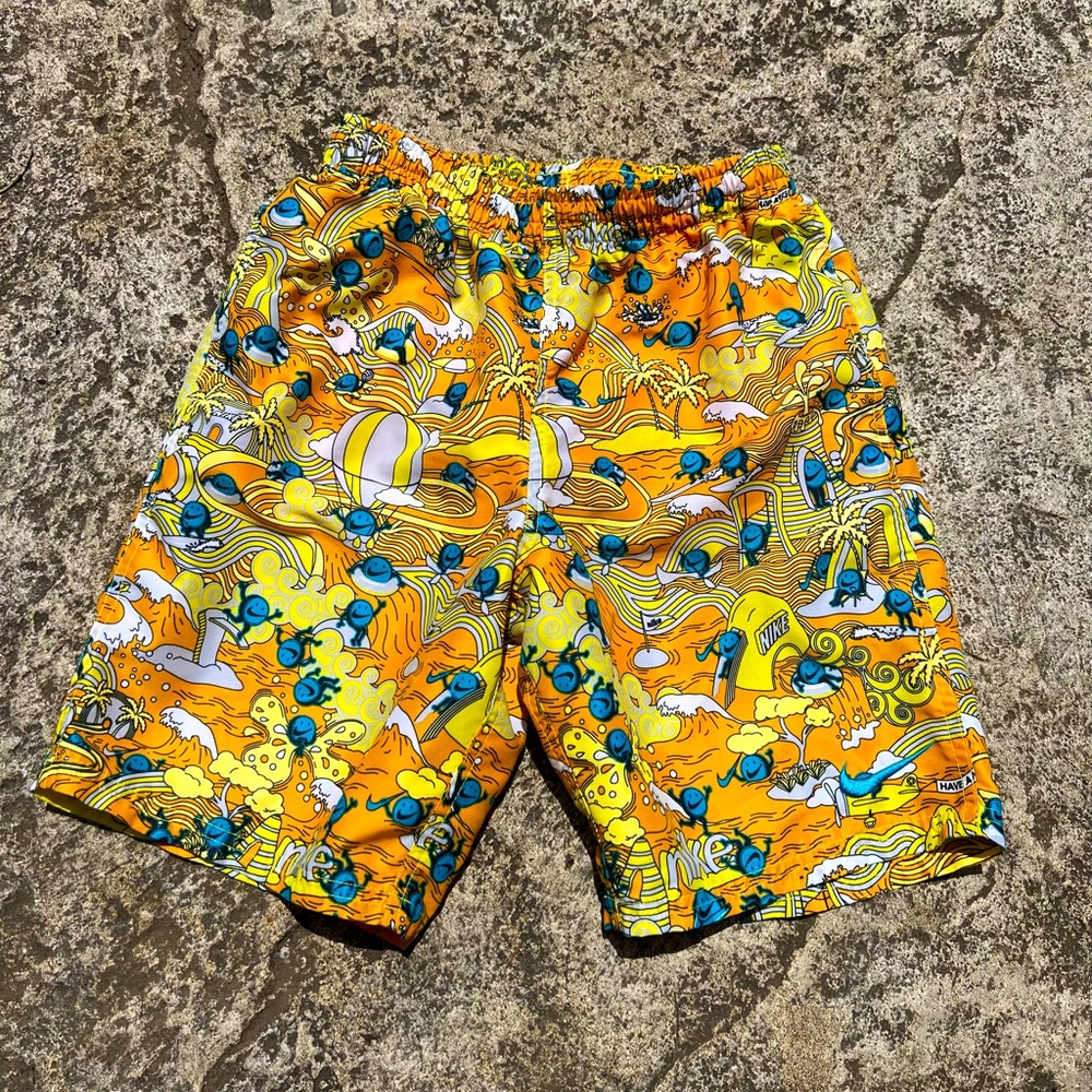 Nike Youth Large Nike Smiley Disc Swimming Board Shorts mesh lined